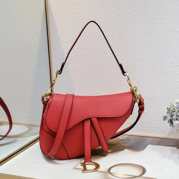 D saddle Be a classic with classics bag size: 25.5 x 20 x 6.5 cm