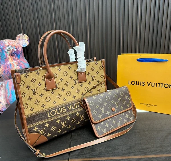 Louis new arrival tote bag size: 35* 27cm