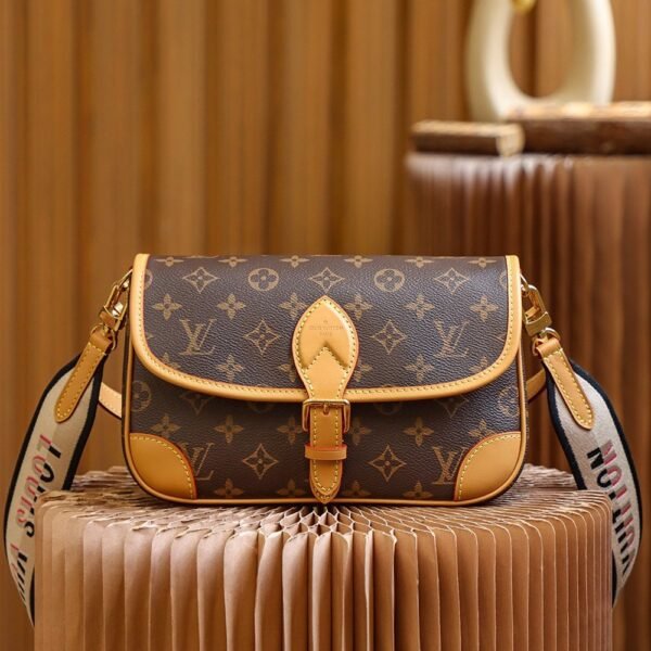 Louis Vuitton DIANE Handbag 9*15*24